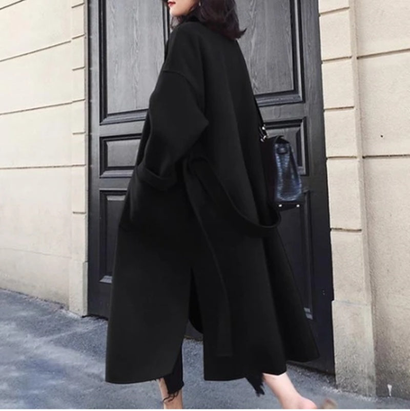 Manteau mi-long en laine assorti au dessus du genou