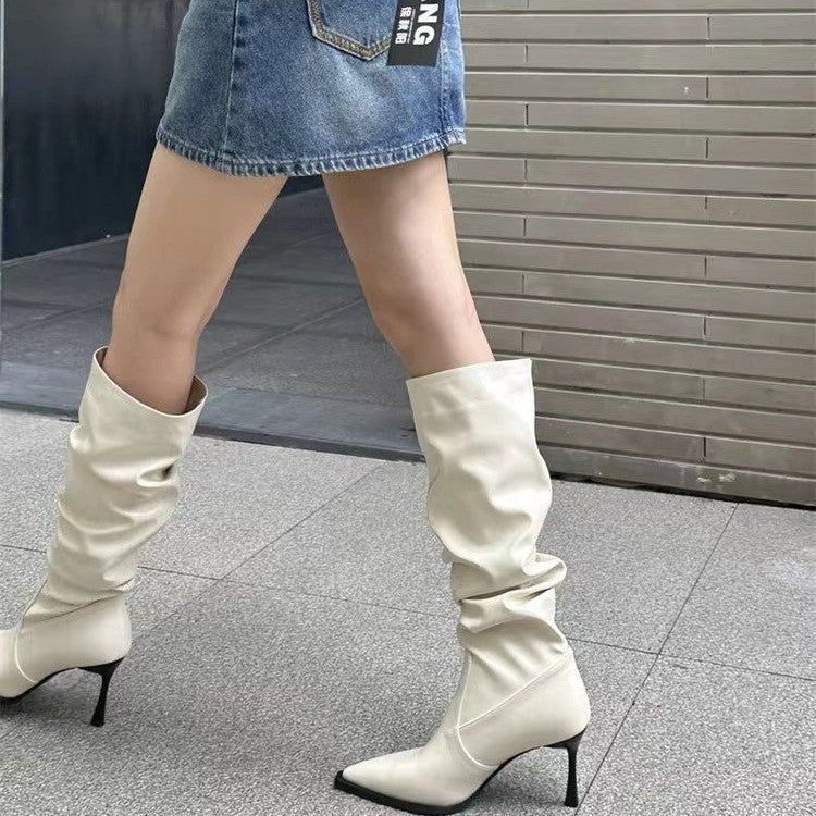 Cuissardes chics - des bottes pointues en cuir pour les femmes soucieuses de leur style