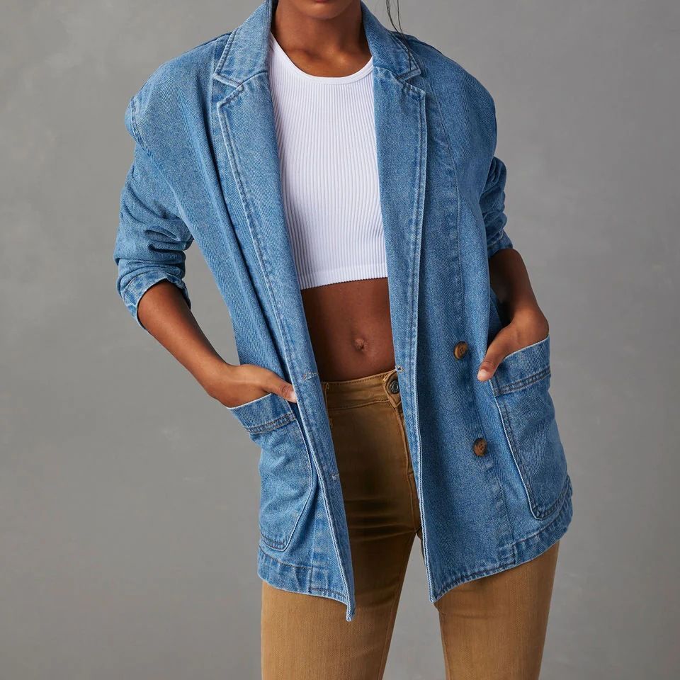 Blazer en jean avec poches boutonnées et coupe ample